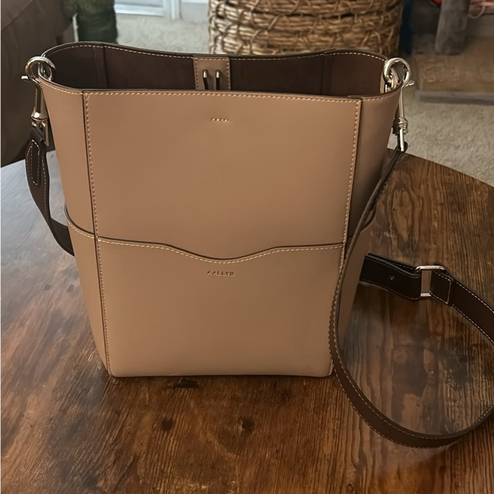 AALLYN Leather Jordan Bucket Bag